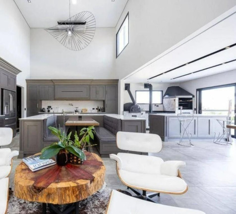 Imagem Casa com 4 Quartos à Venda, 588 m² em Santo Inácio - Curitiba Imagem Casa com 4 Quartos à Venda, 588 m² em Santo Inácio - Curitiba