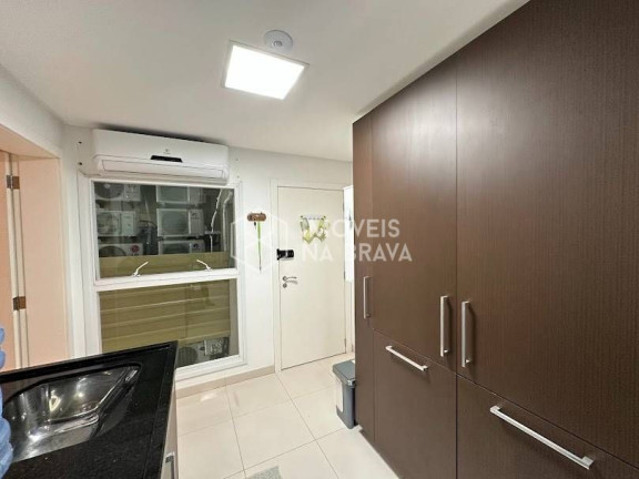 Imagem Apartamento com 4 Quartos para Temporada, 135 m² em Centro - Balneário Camboriú Imagem Apartamento com 4 Quartos para Temporada, 135 m² em Centro - Balneário Camboriú