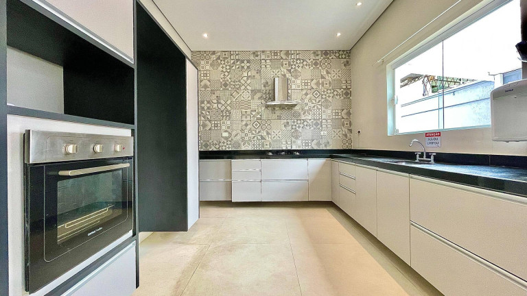 Imagem Sobrado com 4 Quartos à Venda, 600 m² em Jardim Virgínia - Guarujá Imagem Sobrado com 4 Quartos à Venda, 600 m² em Jardim Virgínia - Guarujá