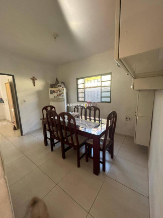 Casa com 3 Quartos à Venda, 250 m²