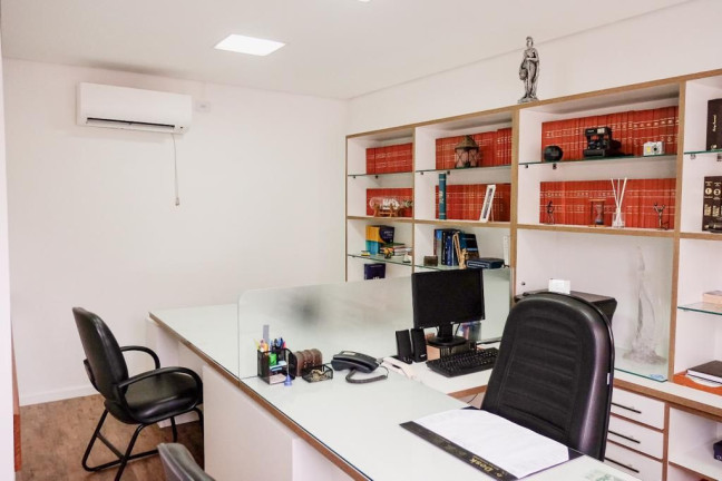 Sala Comercial à Venda, 38 m² em Pitangueiras - Guarujá