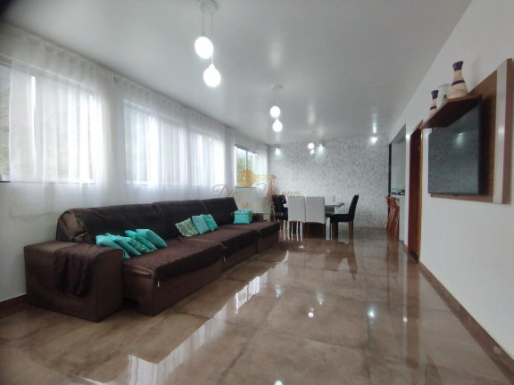Imagem Casa com 6 Quartos à Venda, 363 m² em Granja Guarani - Teresópolis Imagem Casa com 6 Quartos à Venda, 363 m² em Granja Guarani - Teresópolis