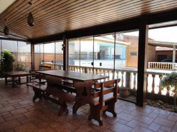 Casa com 4 Quartos para Alugar,  em Campeche - Florianópolis