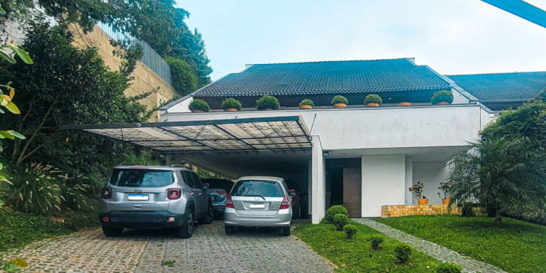 Casa com 4 Quartos à Venda, 392 m² em Santo Inácio - Curitiba