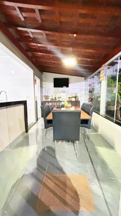 Imagem Casa com 3 Quartos à Venda, 250 m²
