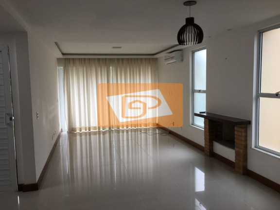 Imagem Casa de Condomínio com 3 Quartos à Venda,  em Nogueira - Petrópolis