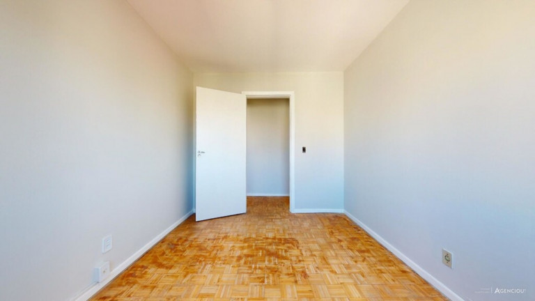 Imagem Imóvel com 2 Quartos à Venda, 74 m² em Menino Deus - Porto Alegre