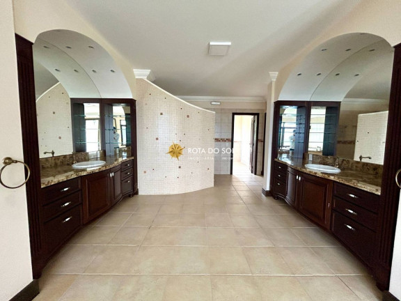Imagem Casa de Condomínio com 5 Quartos à Venda, 868 m² em Centro - Bombinhas