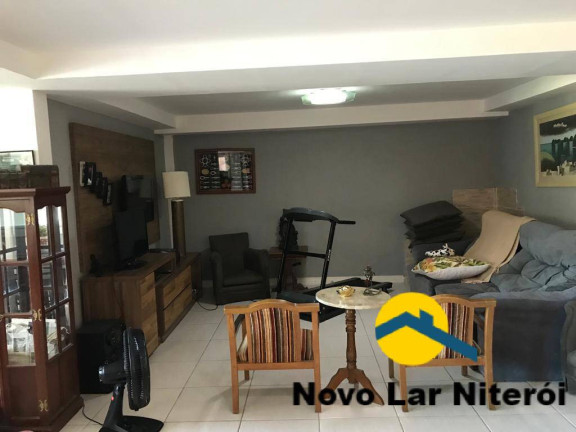 Casa com 3 Quartos à Venda, 240 m² em Itaipu - Niterói