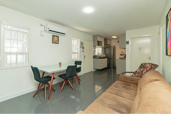 Imagem Casa com 3 Quartos à Venda, 170 m² em Passo Da Areia - Porto Alegre Imagem Casa com 3 Quartos à Venda, 170 m² em Passo Da Areia - Porto Alegre