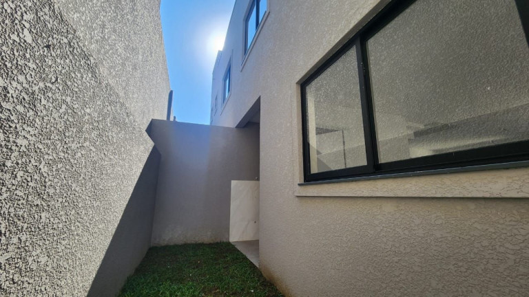 Imagem Casa com 3 Quartos à Venda, 100 m² em Santa Cândida - Curitiba