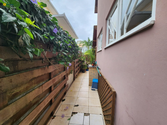 Imagem Casa com 4 Quartos à Venda, 345 m² em João Paulo - Florianópolis Imagem Casa com 4 Quartos à Venda, 345 m² em João Paulo - Florianópolis