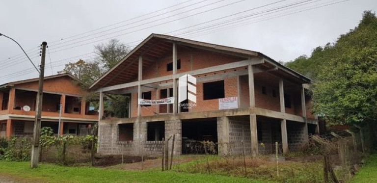 Imagem Casa com 3 Quartos à Venda, 560 m² em Parque Serrano I - Itaara
