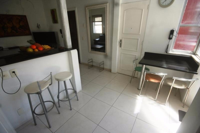 Imagem Apartamento com 2 Quartos para Temporada, 65 m² em Copacabana - Rio De Janeiro