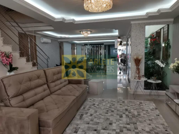 Sobrado com 3 Quartos à Venda, 191 m² em Balneário Perequê - Porto Belo