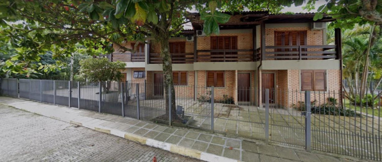 Imagem Sobrado com 2 Quartos para Alugar,  em Canasvieiras - Florianópolis