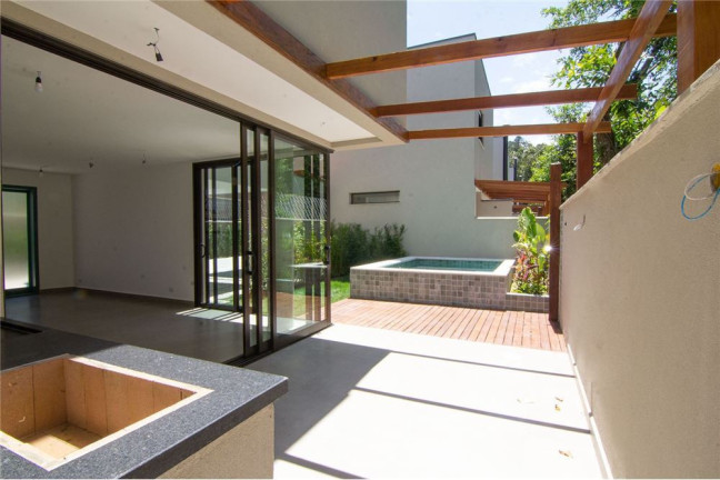 Imagem Casa com 3 Quartos à Venda, em Camburi - São Sebastião Imagem Casa com 3 Quartos à Venda, em Camburi - São Sebastião