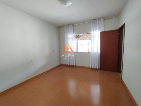 Imagem Casa com 4 Quartos à Venda, 300 m²