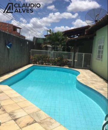 Casa com 4 Quartos à Venda, 180 m² em Feira De Santana