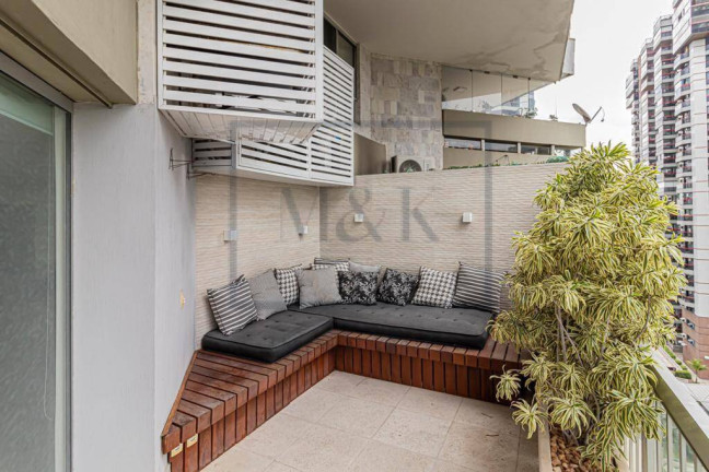Imagem Apartamento com 3 Quartos à Venda, 220 m² em Barra Da Tijuca - Rio De Janeiro