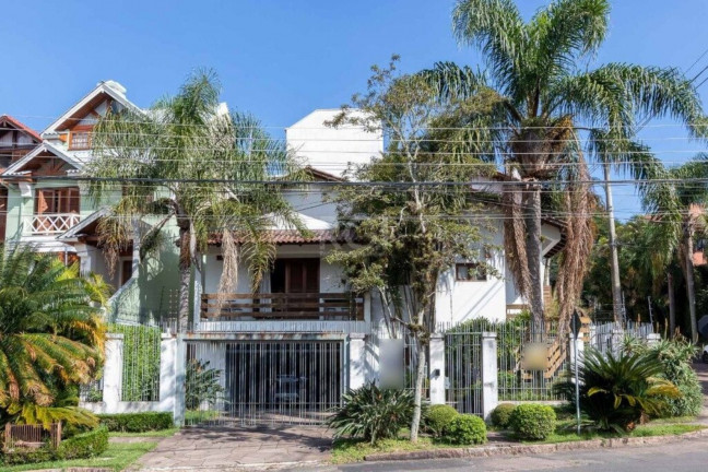 Imóvel com 4 Quartos à Venda,  em Cavalhada - Porto Alegre