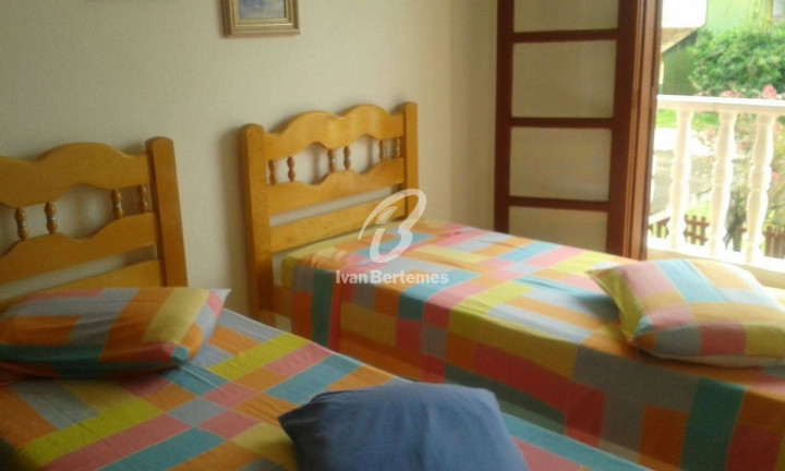 Imagem Sobrado com 2 Quartos para Temporada, em Canto Grande - Bombinhas Imagem Sobrado com 2 Quartos para Temporada, em Canto Grande - Bombinhas