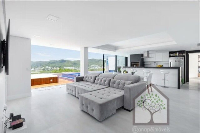 Imagem Casa com 4 Quartos à Venda, 287 m² em Trindade - Florianópolis Imagem Casa com 4 Quartos à Venda, 287 m² em Trindade - Florianópolis