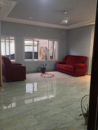Casa com 3 Quartos à Venda, 205 m² em Vila Santa Fé - Pirassununga