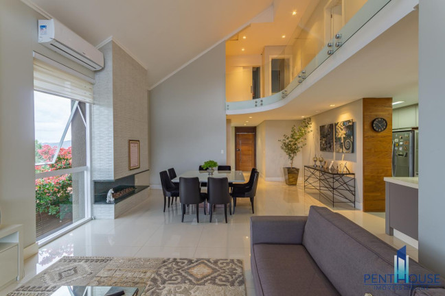 Imagem Casa com 3 Quartos à Venda, 420 m² em Centro - Camboriú Imagem Casa com 3 Quartos à Venda, 420 m² em Centro - Camboriú