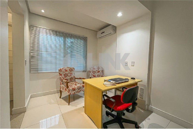 Imagem Casa com 4 Quartos à Venda, 300 m² em Chácara Das Pedras - Porto Alegre Imagem Casa com 4 Quartos à Venda, 300 m² em Chácara Das Pedras - Porto Alegre