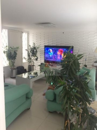 Imagem Casa com 4 Quartos à Venda, 300 m² em Medianeira - Porto Alegre