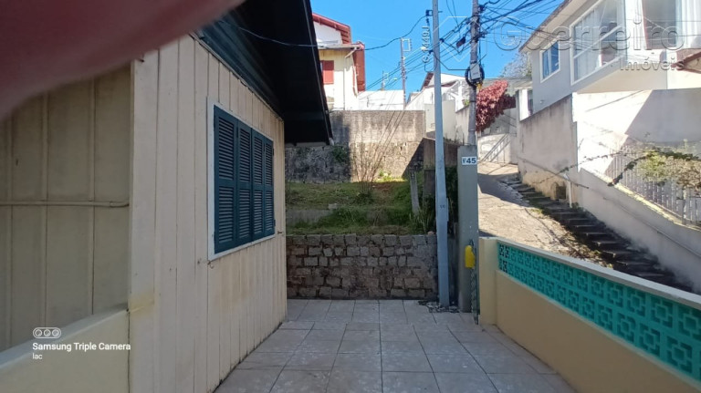 Imagem Casa com 2 Quartos à Venda, 210 m² em Agronômica - Florianópolis Imagem Casa com 2 Quartos à Venda, 210 m² em Agronômica - Florianópolis