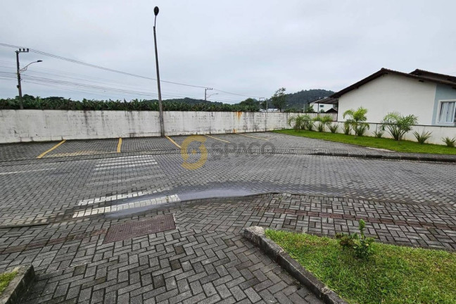 Imagem Casa com 2 Quartos para Alugar, 80 m² em Guaramirim