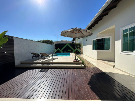 Imagem Casa com 3 Quartos à Venda, 670 m² em Centro - Balneário Barra Do Sul