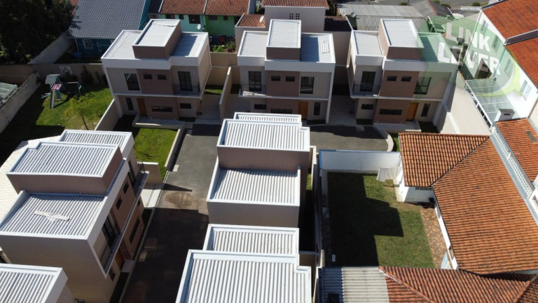 Imagem Sobrado com 3 Quartos à Venda, 100 m² em Santa Cândida - Curitiba