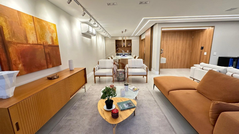 Imagem Imóvel com 4 Quartos à Venda, 250 m² em Icaraí - Niterói Imagem Imóvel com 4 Quartos à Venda, 250 m² em Icaraí - Niterói