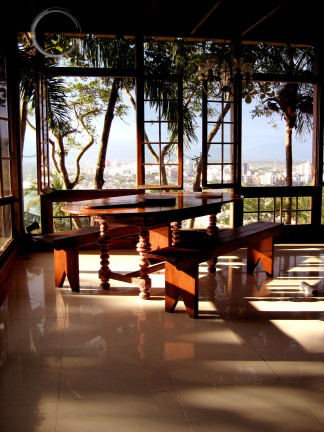 Imagem Casa com 4 Quartos à Venda, 360 m² Imagem Casa com 4 Quartos à Venda, 360 m²
