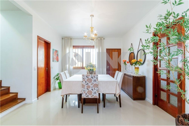 Imagem Casa com 4 Quartos à Venda,  em Jardim Itu - Porto Alegre