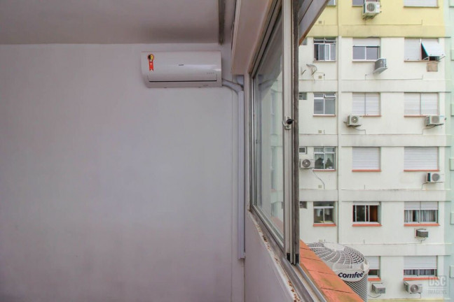 Imagem Imóvel com 1 Quarto à Venda, 38 m² em Cristal - Porto Alegre Imagem Imóvel com 1 Quarto à Venda, 38 m² em Cristal - Porto Alegre