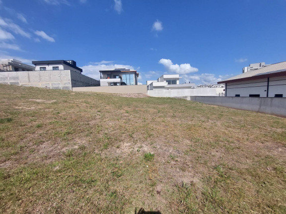 Terreno à Venda, 600 m² em Condomínio Residencial Colinas Do Paratehy - São José Dos Campos
