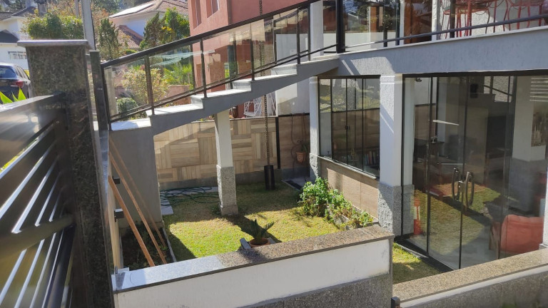 Imagem Casa com 4 Quartos à Venda, 295 m² em Cascata Do Imbuí - Teresópolis
