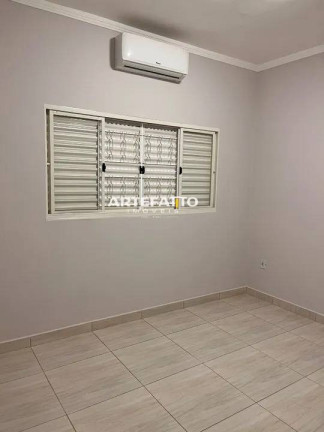 Imagem Casa com 2 Quartos à Venda, 100 m²