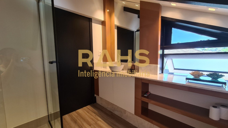 Imagem Casa com 6 Quartos à Venda, 439 m² em América - Joinville Imagem Casa com 6 Quartos à Venda, 439 m² em América - Joinville