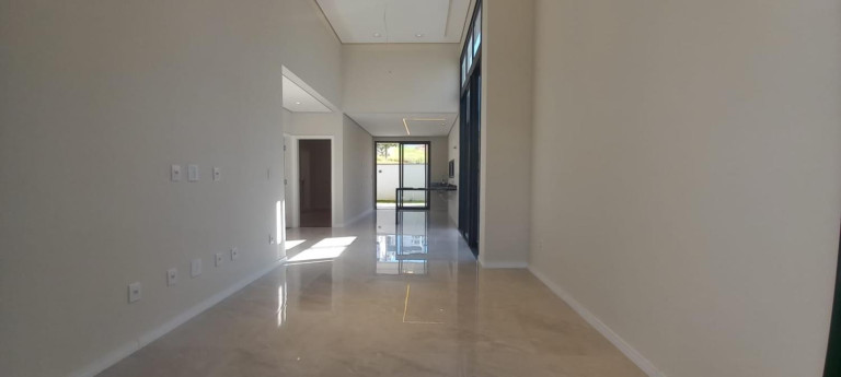 Imagem Imóvel com 4 Quartos à Venda, 200 m² Imagem Imóvel com 4 Quartos à Venda, 200 m²