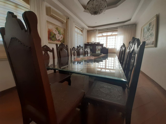 Imagem Casa com 4 Quartos à Venda, 607 m²