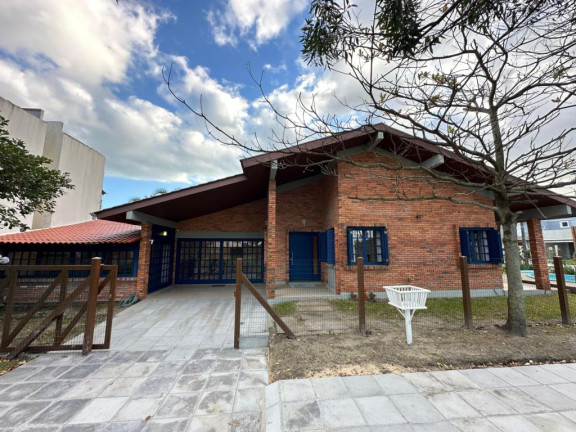 Imagem Casa com 3 Quartos à Venda, 197 m² em Centro - Capao Da Canoa