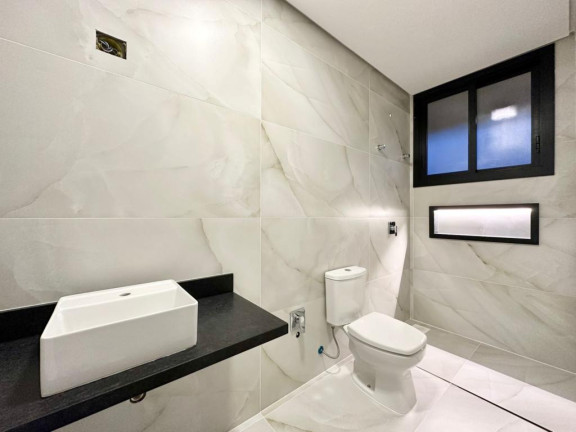 Imagem Casa com 4 Quartos à Venda, em -- - Capao Da Canoa Imagem Casa com 4 Quartos à Venda, em -- - Capao Da Canoa