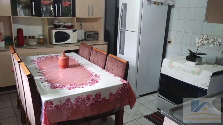 Imagem Casa com 2 Quartos à Venda, 120 m² em Xaxim - Curitiba Imagem Casa com 2 Quartos à Venda, 120 m² em Xaxim - Curitiba
