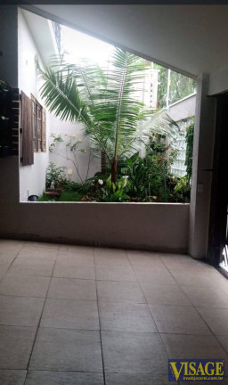 Sobrado com 4 Quartos à Venda,  em Vila Branca - Jacareí