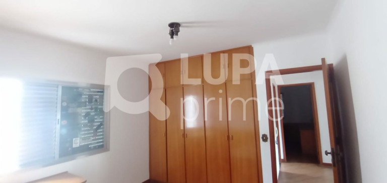 Imagem Casa com 4 Quartos à Venda, 220 m² em Jardim Guanca - São Paulo Imagem Casa com 4 Quartos à Venda, 220 m² em Jardim Guanca - São Paulo